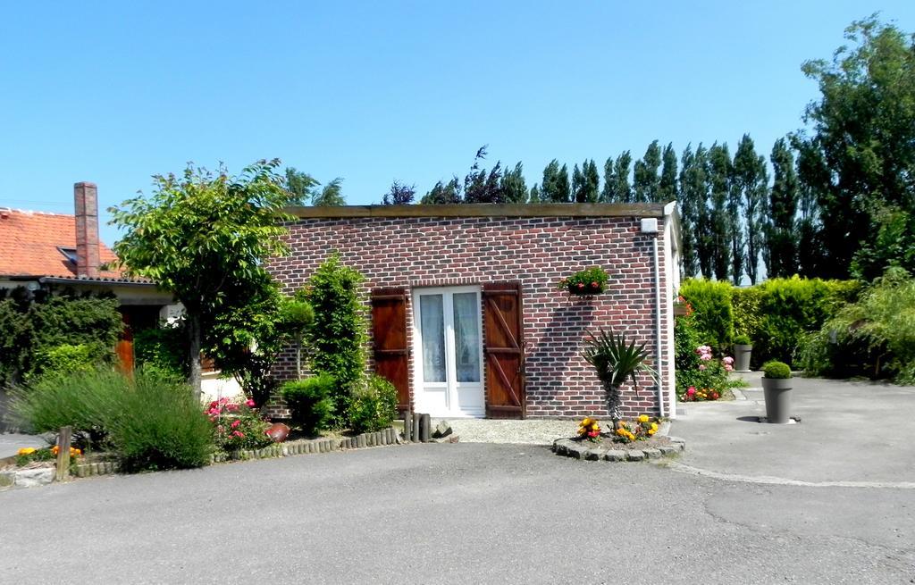 Les Charmilles Bed and Breakfast Hazebrouck Exteriör bild